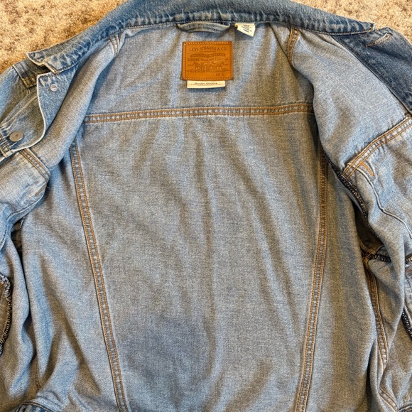 Levi's Light Jean Jacket Denim Ex Boyfriend Trucker Red Tab Blue Women’s Large - Picture 9 of 16